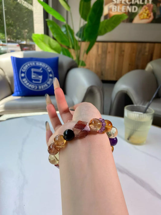 Aurora of the Shimmering Night