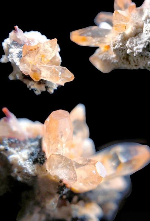 Warmth & Manifestation: The Ultimate Guide to Champagne Topaz