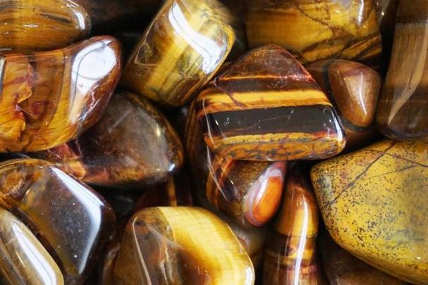 The Desert’s Palette: The Ultimate Guide to Desert Jasper (Polychrome Jasper)