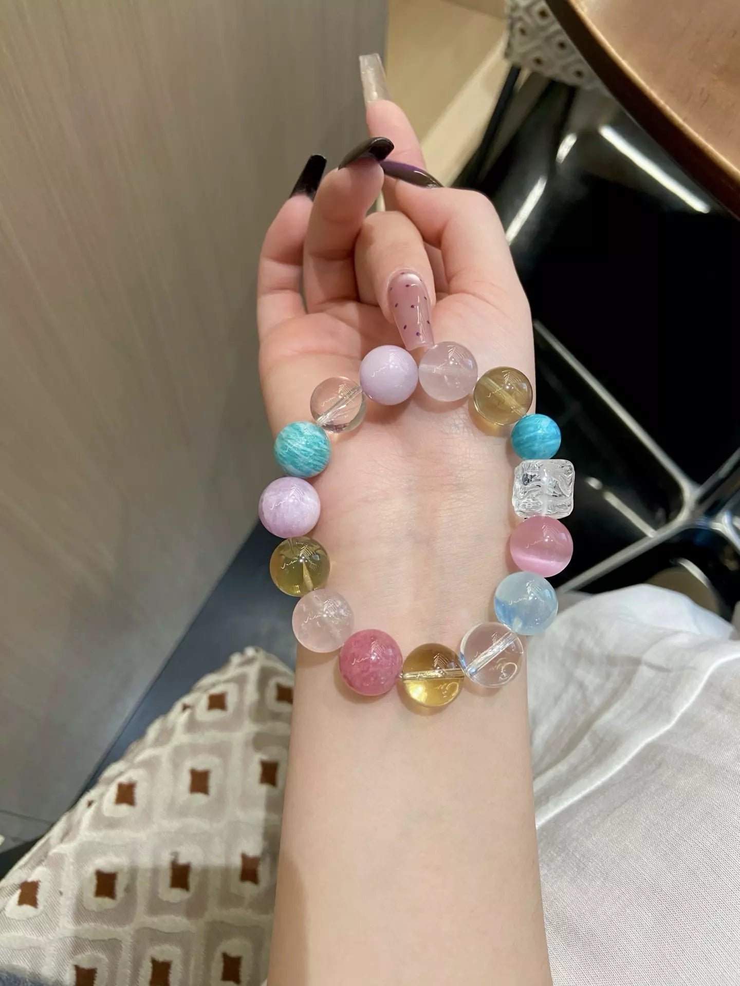 Flowing Light &amp; Brilliant Hues